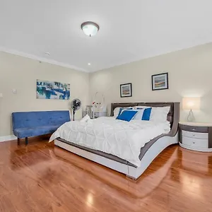 Luxurious Getaway In Vancouver-private With Attached Bathroom Vancouver